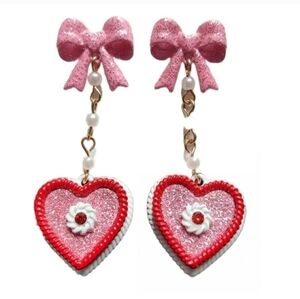 Betsey Johnson heart ❤️ torte dangle